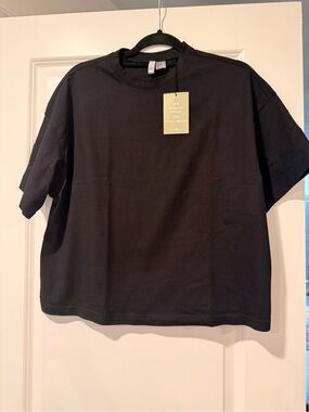 H&M Basic Black Boxy Crewneck T-Shirt Women’s Medium NWT 100% Cotton